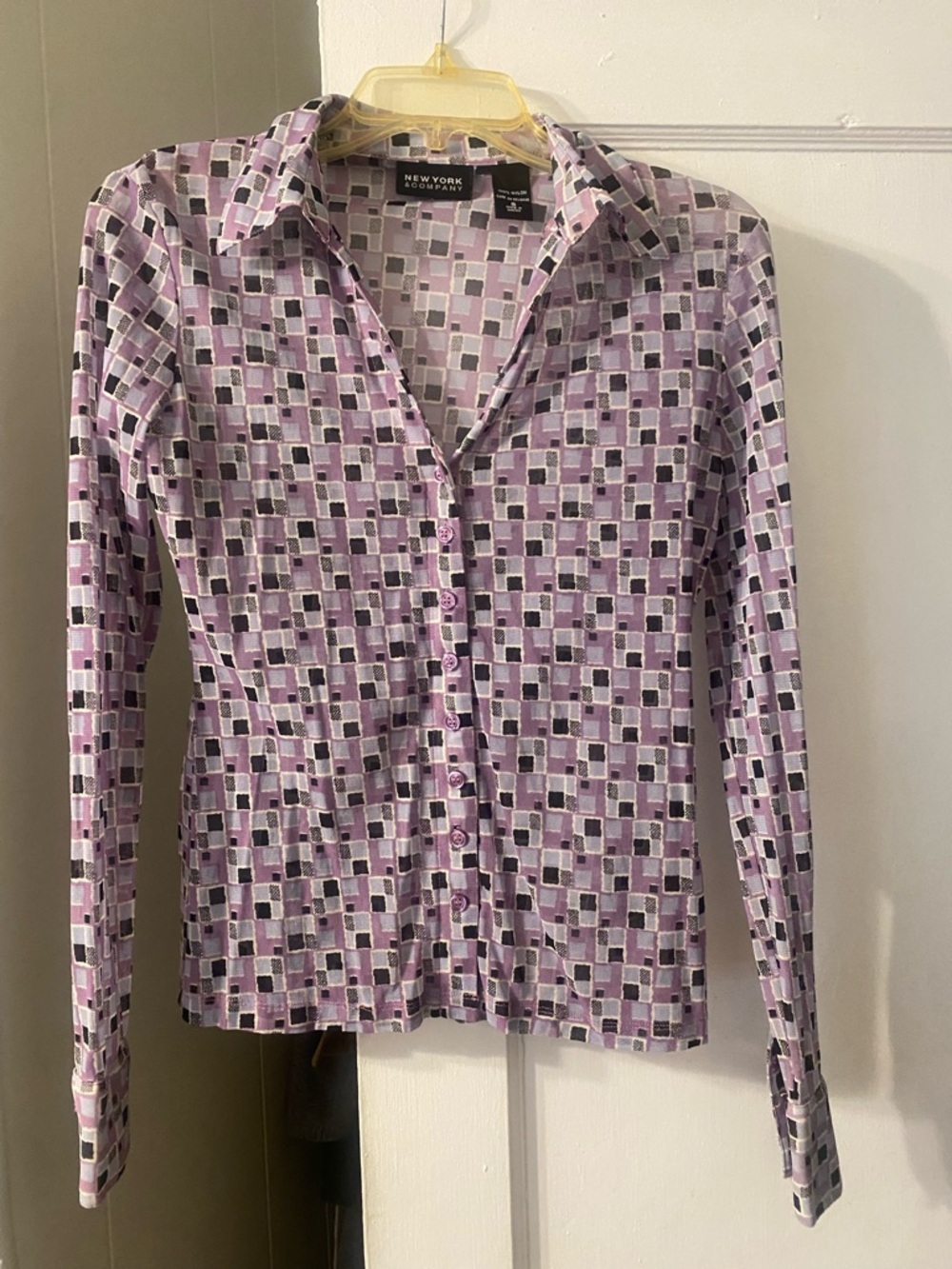 Y2K New  York & Company Women’s Lavender Geometric Button-Up Top